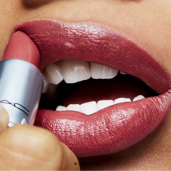 Mac Mini Amplified Lipstick in color Brick-O-La - Picture 3 of 6